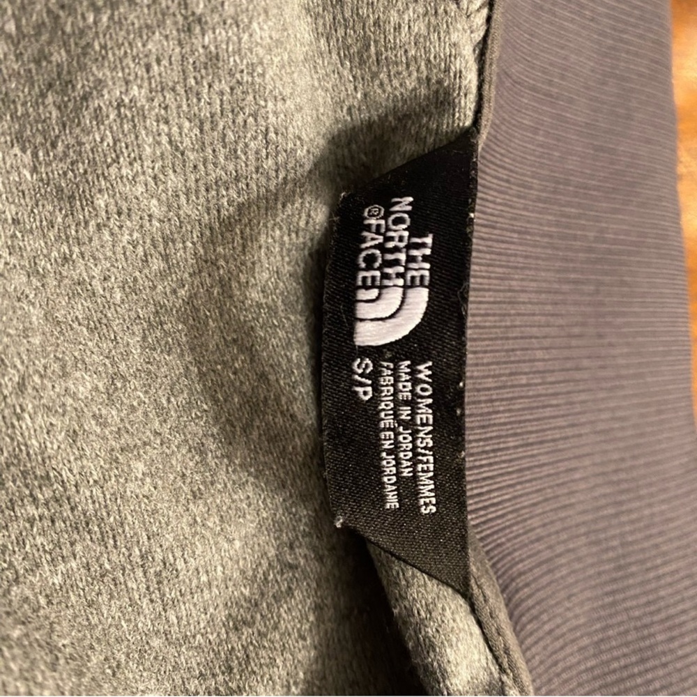 Size Small Gray North Face Jacket - image 4